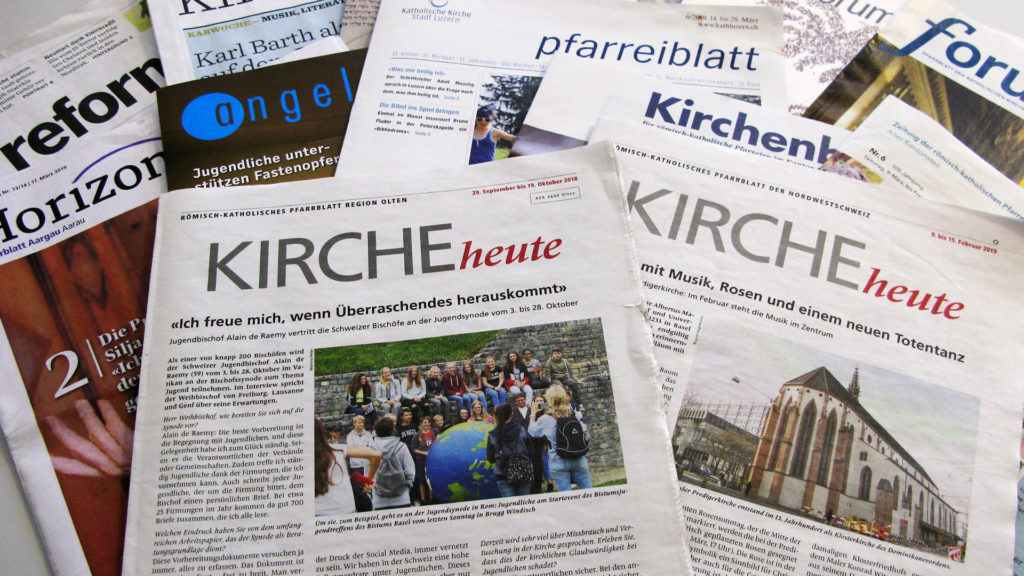 Die meisten Pfarr- und Kirchenblätter der deutschen Schweiz erscheinen alle zwei Wochen, einzelne einmal pro Monat. Nur «Kirche heute» wird bisher in der Regel jede Woche gedruckt. | © Christian von Arx