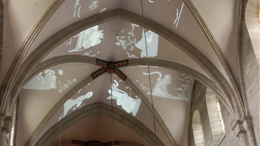 Eine Lichtinstallation zeigt die einstigen Marien­bilder an der Decke des Basler Münsters. | © Regula Vogt-Kohler