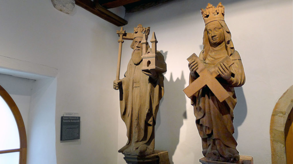 Die Originalskulpturen von Kaiser Heinrich II. und Kaiserin Kunigunde im Museum Kleines Klingen­tal in Basel. Am Basler Münster stehen Kopien. | © Regula Vogt-Kohler 
