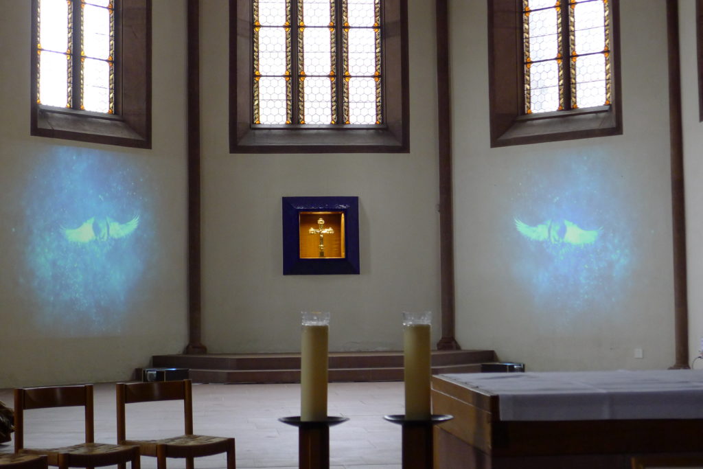 Ausschnitt aus der Videoinstallation «Komm heiliger Geist» im Chor der St. Clarakirche | © Regula Vogt-Kohler