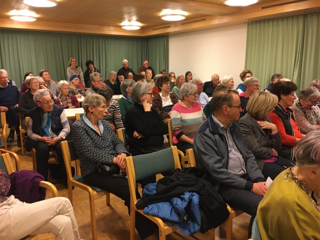 70 Personen liessen sich am Sitz des Katholischen Frauenbunds in Basel über die Junia-Initiative orientieren. 
| © Ruth Meyer
