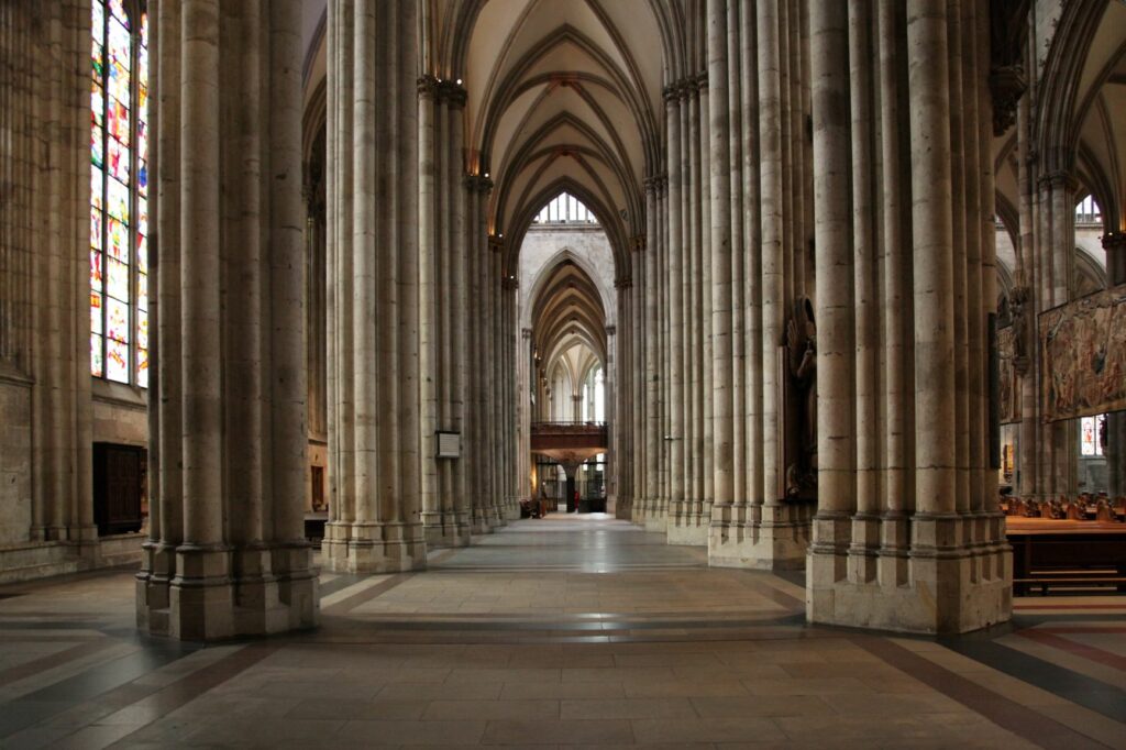 Der Kölner Dom ist im Moment nur für das persönliche Gebet geöffnet. | © wikimedia / Frank Vincentz