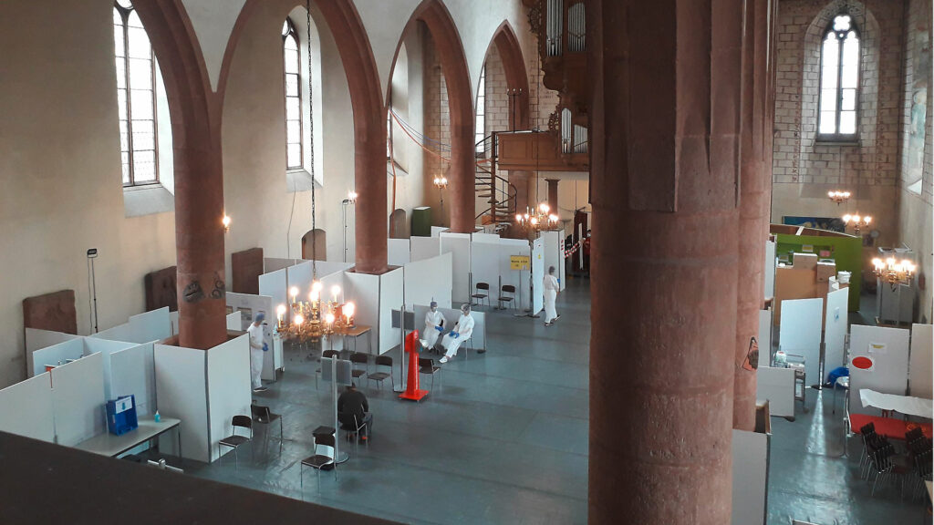 Für rund 100 Tage war die «Leutkirche» der christkatholischen Predigerkirche in Basel zu einer
medizinischen Notfallstation umgerüstet. | © CKK BS
