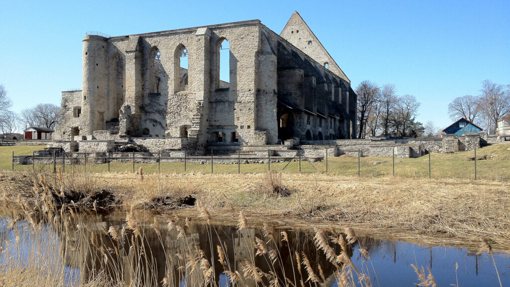 In Pirita bei der estnischen Hauptstadt Tallinn liegt die Ruine des ehemaligen Klosters des Ordens der hl. Birgitta. | © Rob Tinsley/wikimedia