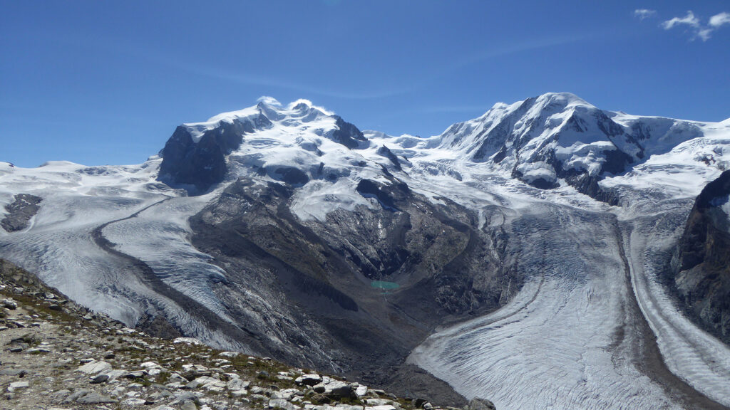 Auch im Monte-Rosa-Gebiet an der Grenze zwischen dem Wallis und Italien ist der Rückgang der Gletscher gut sichtbar. | © Hape Bolliger / pixelio.de