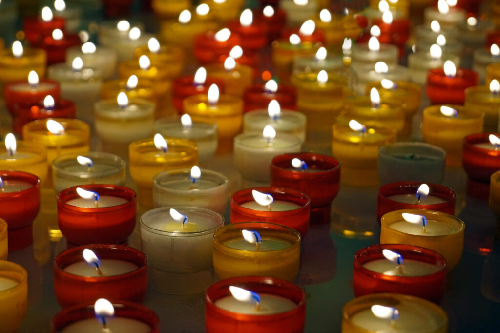 Für jede und jeden an Covid-19 Verstorbene/n soll an Silvester in der Schweiz eine Kerze leuchten. | © Dr. Stephan Barth/pixelio.de