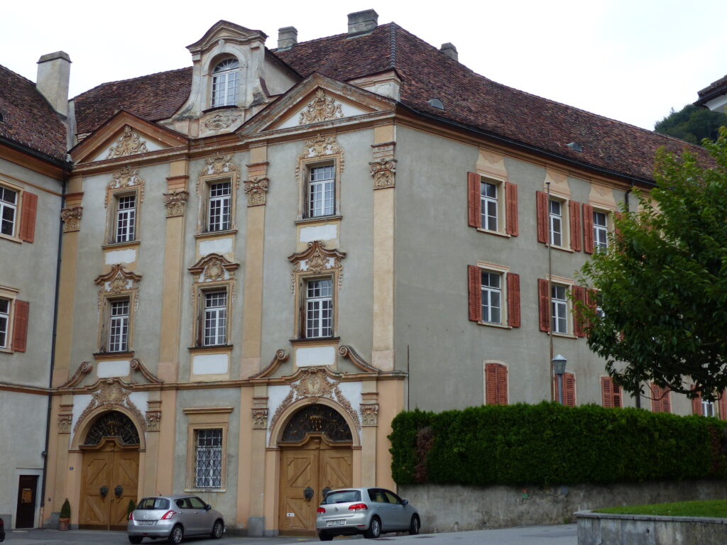 Das Bischöfliche Schloss in Chur, wo das Domkapitel am 23. November die Dreierliste des Papstes für die Wahl eines neuen Bischofs zurückwies. | ©  	Whgler/wikimedia