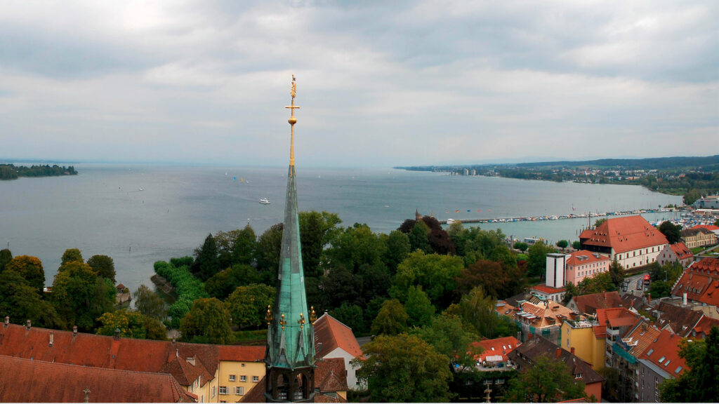 Konstanz und Bodensee: Panorama vom Münster, ganz rechts das Konzilsgebäude. | © Wladylsaw Sojka/wikimedia