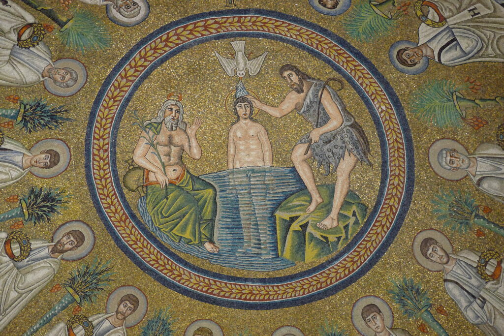 Die Taufe Jesu, Mosaik im Baptisterium der Arianer in Ravenna. Die Erklärung zur gegenseitigen Taufanerkennung von 2014 ist Teil der Umsetzung der «Charta Oecumenica» in der Schweiz. | © Regula Vogt-Kohler 