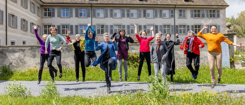 Die Frauen der Junia-Initiative beim Treffen im Kloster Fahr. Aus der Region Basel sind Dorothee Becker (4.v.r.), Monika Hungerbühler (5.v.l.) und Hildegard Schmittfull (2.v.r.) dabei. | © Christian Merz