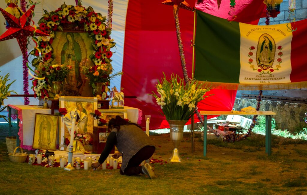: Bei diesem Fest einer Gruppe des indigenen Volkes der Otomí in Mexiko werden Bilder Unserer Lieben Frau von Guadalupe gesegnet. | © Sandra Angélica Martínez Cruz/wikimedia commons