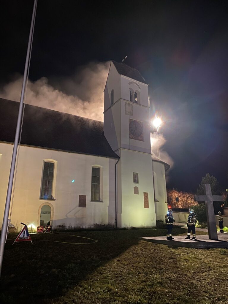 Der Brand vom Silvesterabend verursachte in der Kirche von Hofstetten massive Schäden. | © Polizei Kanton Solothurn