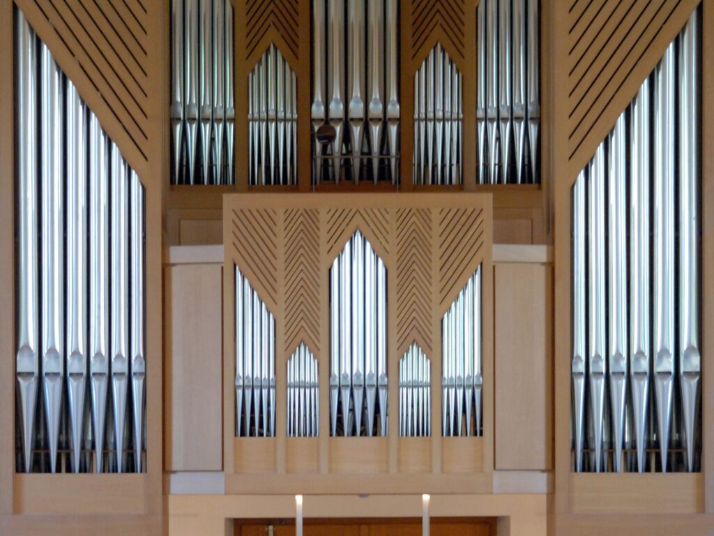 Die schöne Orgel der Kirche von Hofstetten ist zum Teil verbrannt, zum Teil geschmolzen. | © Archivbild: rkk-hofstetten-flueh.ch
