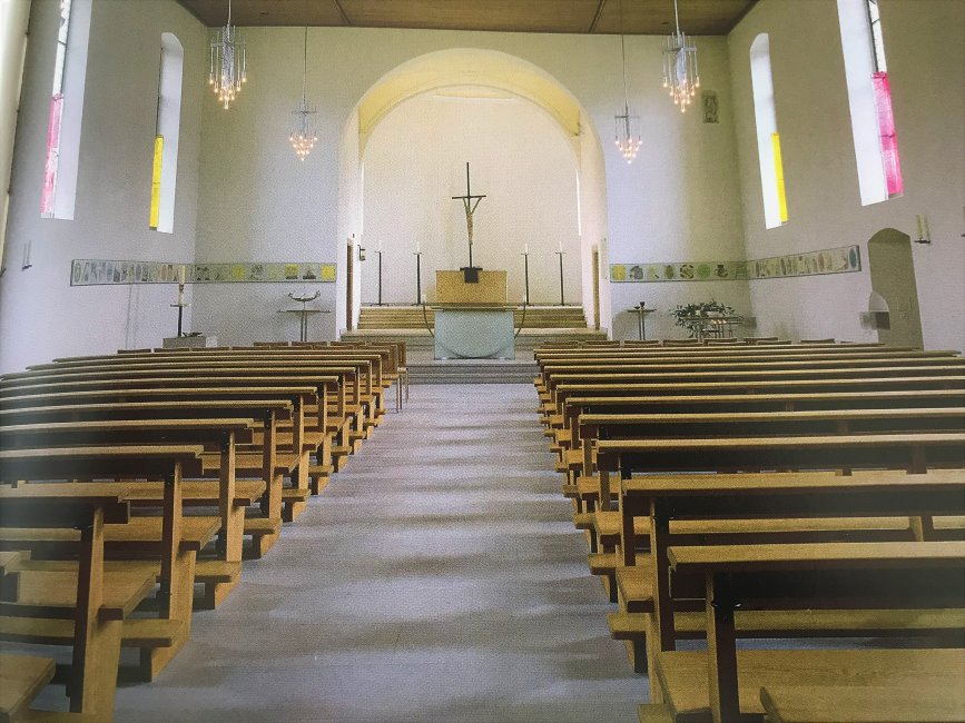 Das Innere der Kirche nach der Renovation von 1995. | © rkk-hofstetten-flueh.ch