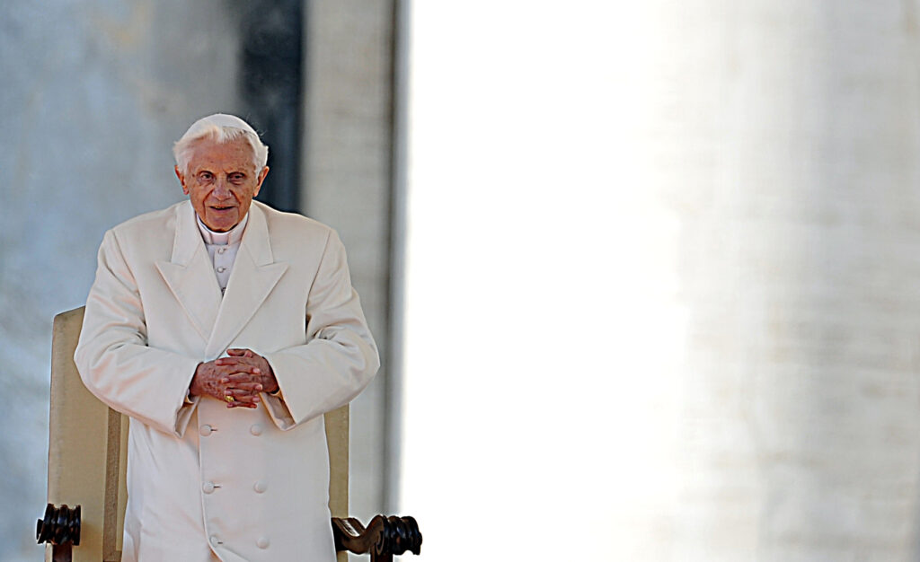 Benedikt XVI. am zweitletzten Tag seines Pontifikats: Seine letzte Generalaudienz auf dem Petersplatz in Rom (27. Februar 2013). | © kna-bild