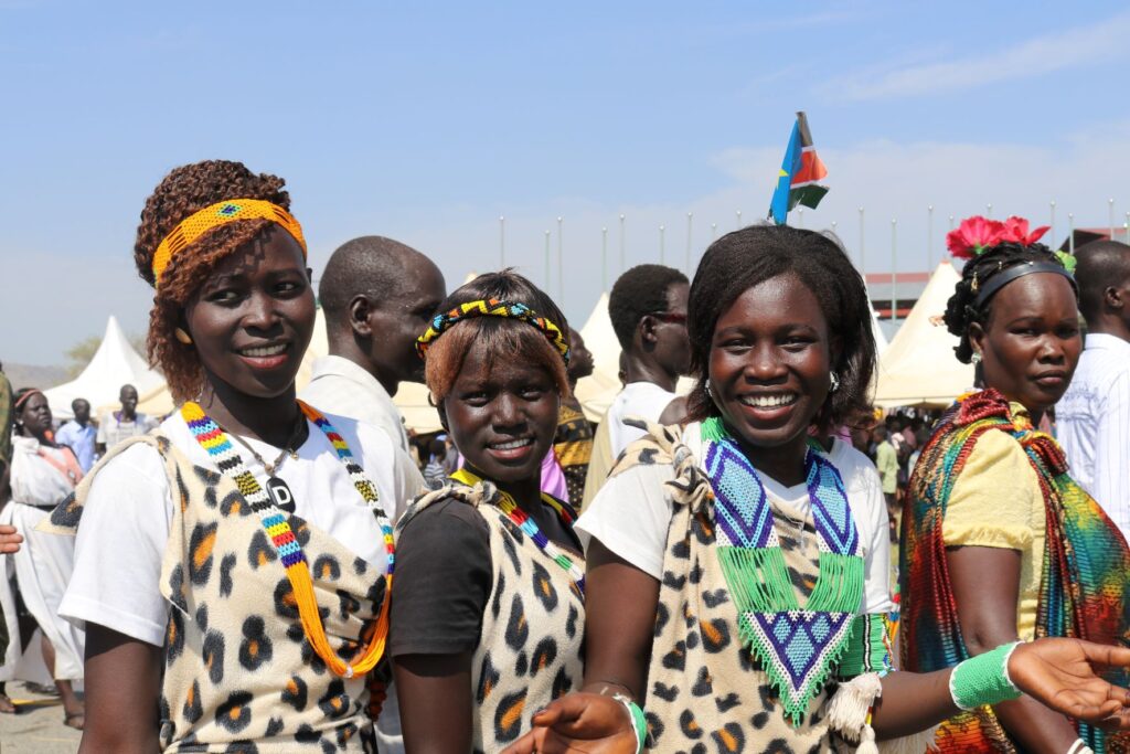 Südsudan: Frauen feiern den Friedensvertrag von 2018. Nach der Unterzeichnung war die Hoffnung auf ein Ende der Gewalt gross. | © Silvano Yokwe/Mission 21  