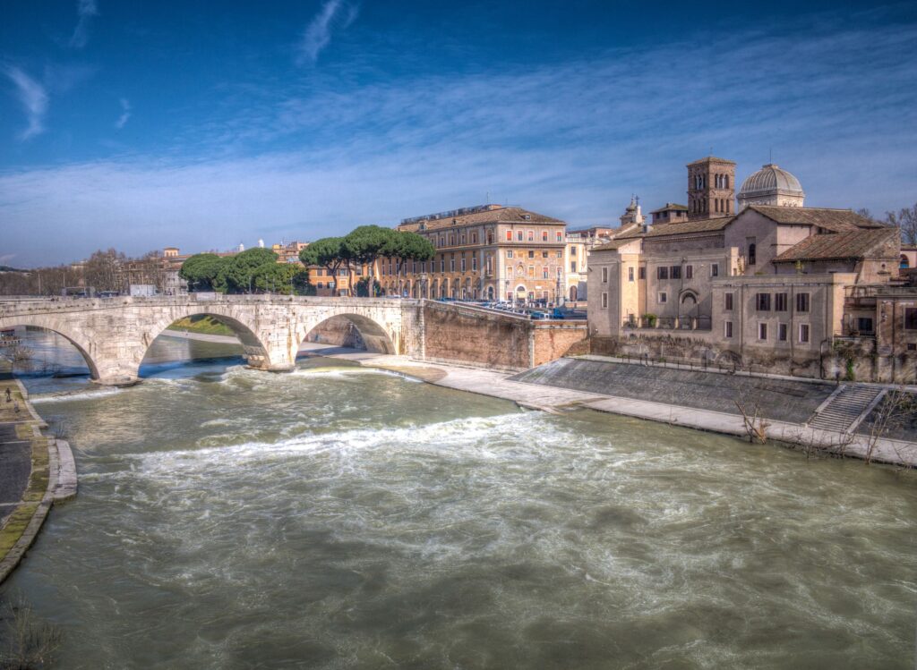 Blick auf die Tiberinsel mit dem Spital «San Giovanni Calibita» des Fatebenefratelli-Ordens. | © Petra Dirscherl/pixelio.de