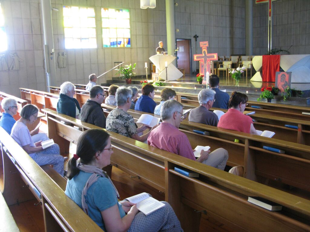 Dornach: In der St.-Mauritius-Kirche waren die Besucher/innen eingeladen, bei der Taizéandacht mitzusingen. | © Christian von Arx