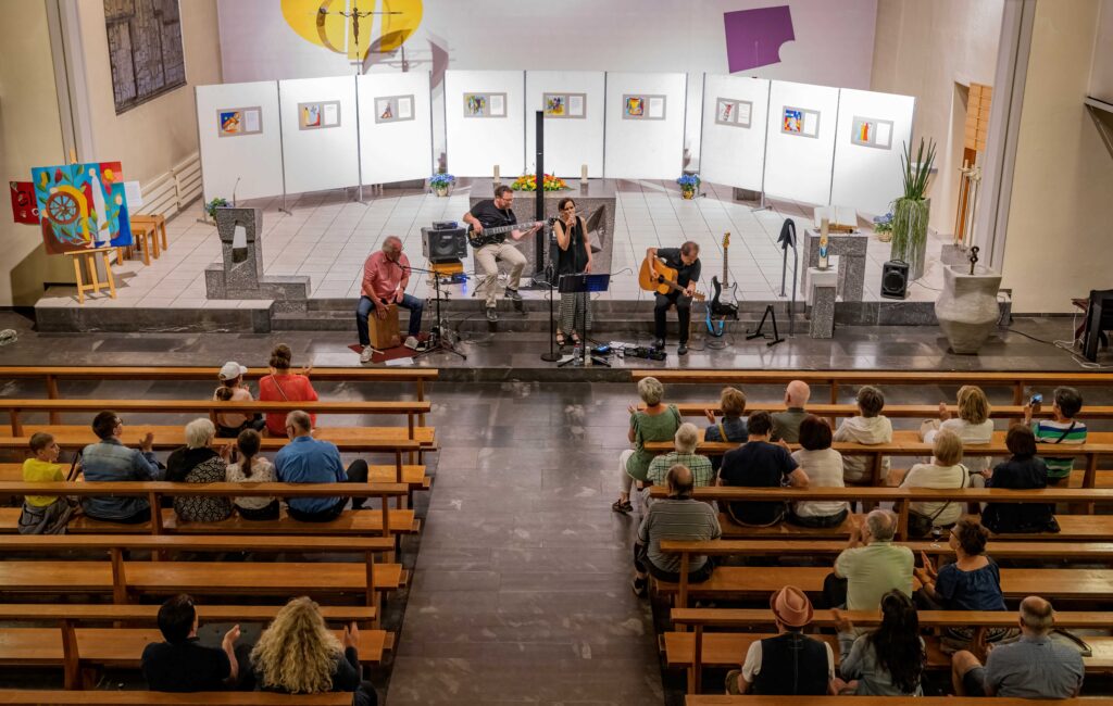 Obergösgen: Für einmal ungewohnte Töne in der Kirche beim Konzert von Acoustic Soul. | © Erwin von Arx