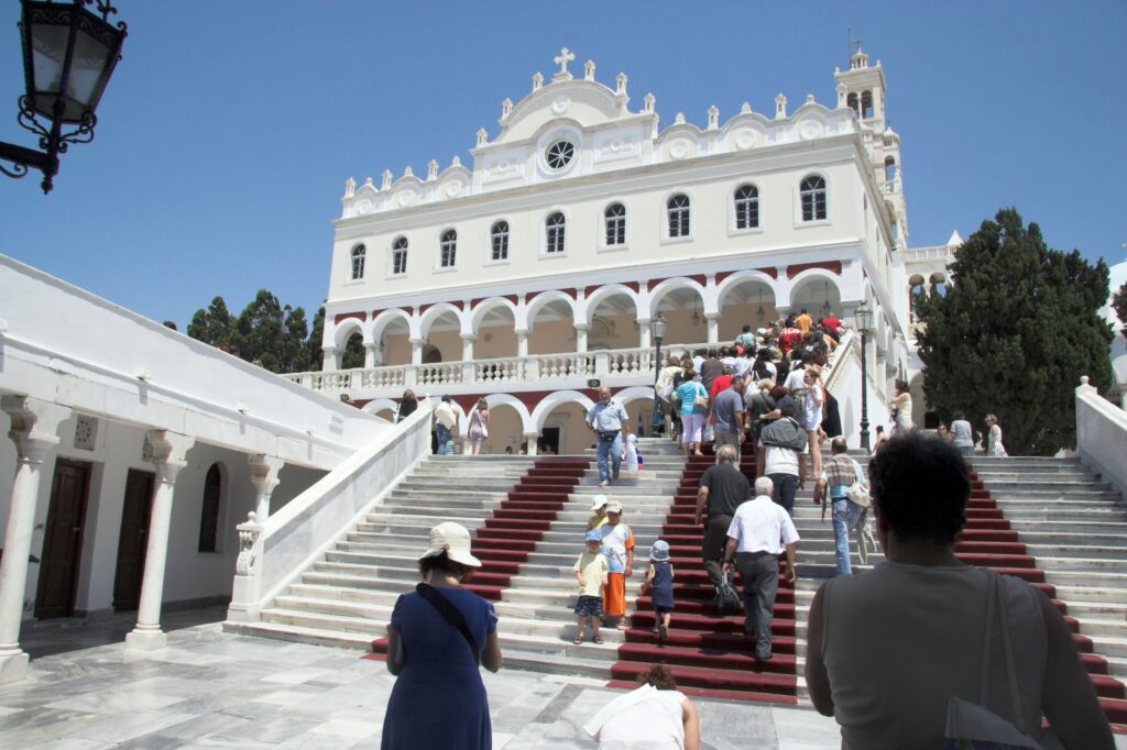 Die griechisch-orthodoxe Wallfahrtskirche Unsere liebe Frau von Tinos in Tinos-Stadt. | © Zde/wikimedia commons