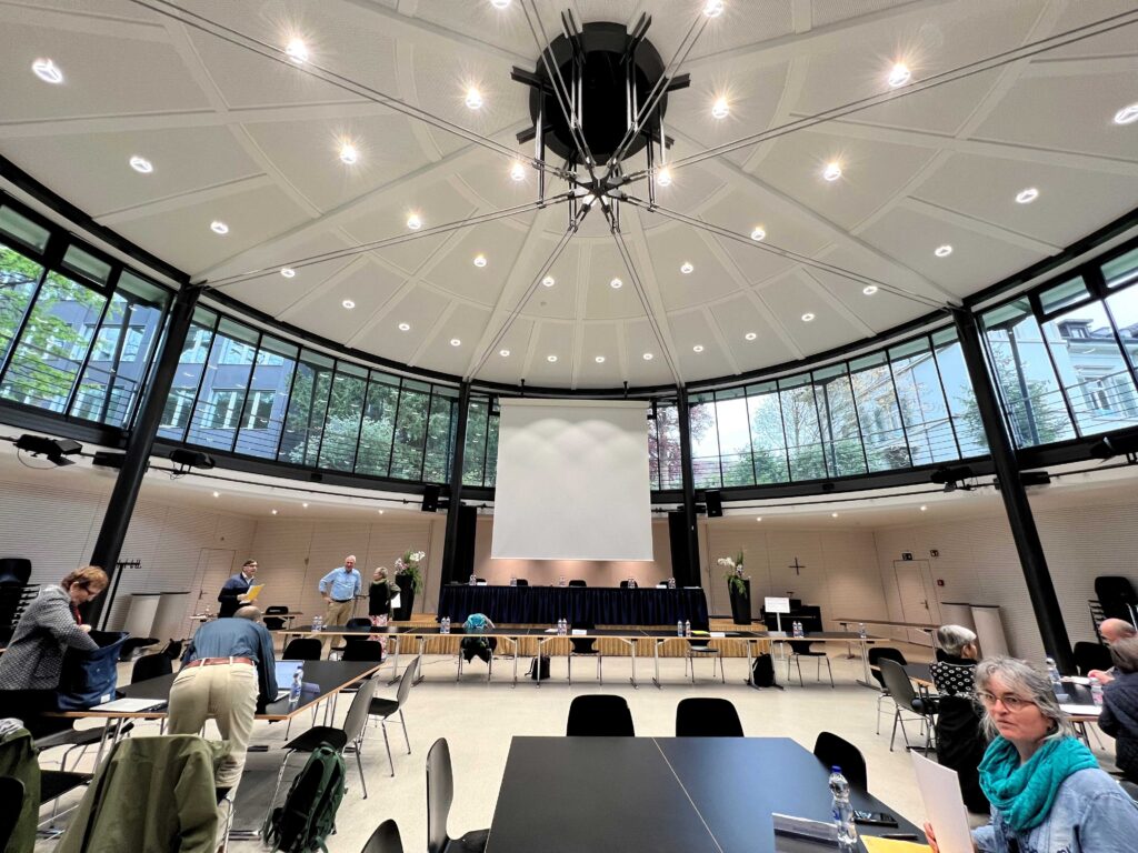 Der Pfarreisaal «Rotonda» der Dreifaltigkeitspfarrei Bern wird ein Hauptschauplatz der 2. Synodalen Versammlung des Bistums Basel sein. | © Archivbild Pfarrblatt Bern