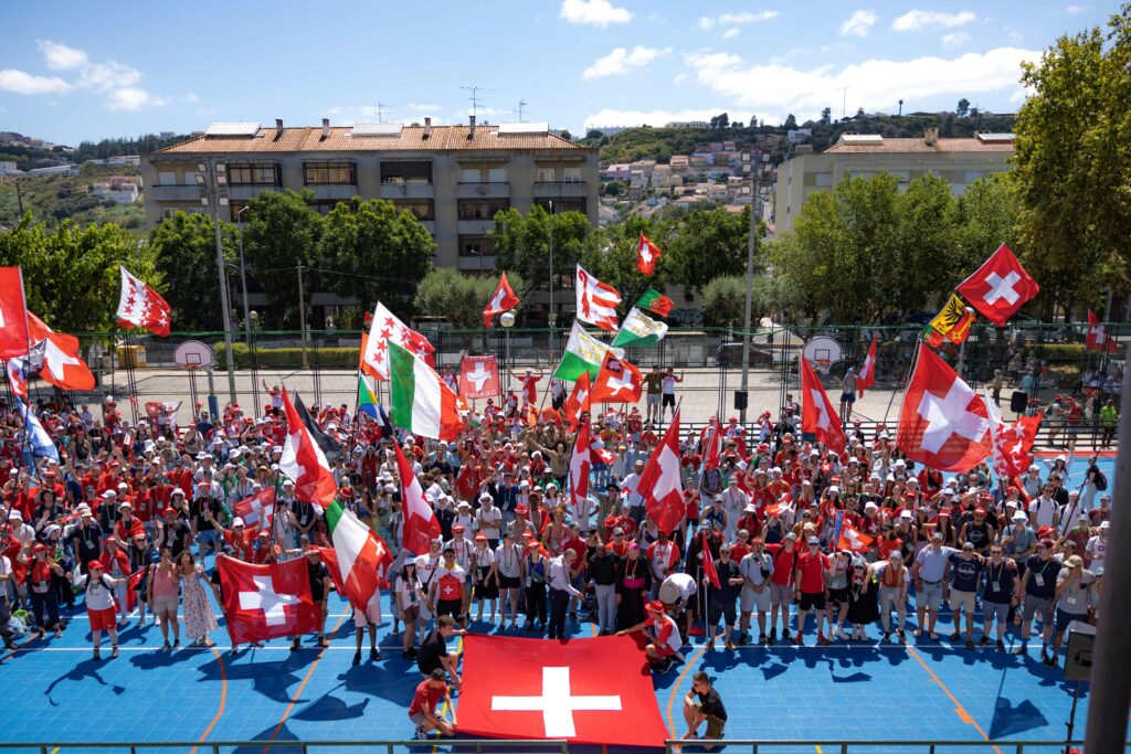 Das «Schweizertreffen» vom 1. August am Weltjugendtag in Lissabon. | © Sarah Zimmermann
